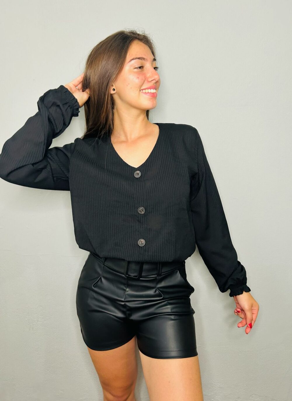 BLUSA DECOTE V COM BOTÕES