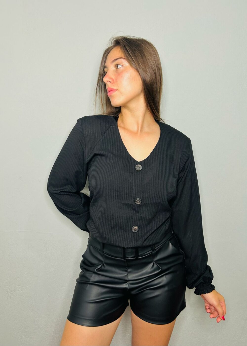 BLUSA DECOTE V COM BOTÕES - Image 3